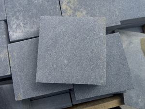 La petite pierre grise forte de granit couvre de tuiles la finition extérieure aiguisée pour l'application de plancher extérieur avec la coupe et le meulage d'experts - Product Image 4