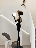 Lámpara de pie LED con escultura humanoide de sujeción de bola creativa nórdica para sala de estar para sala de exposiciones de Hotel adornos de venta de oficina