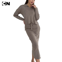 OWM ODM hilo hilado con núcleo Jersey de solapa tejido por ordenador para mujer Falda recta delgada para mujer Falda jersey para mujer traje de dos piezas