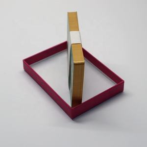 การ์ดกระดาษแข็งหนาขนาดจัมโบ้ พิมพ์ลายฟอยล์ทั้งสองด้าน บรรจุในสายรัดกระดาษ - Product Image 1