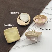 Boutons en métal de style nouveau, carrés et colorés, pour manteaux en laine pour femmes, boutons de créateur à coudre sur les vêtements, usine chinoise
