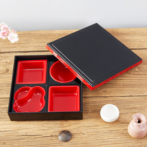 Lonchera estilo japonés Bento roja y negra con compartimentos y tapa hermética para almacenamiento de alimentos - Product Image 3
