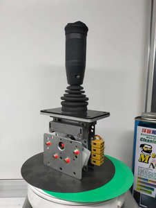 จอยสติ๊กควบคุมการเดินของเครื่องกัดถนน W2000 รุ่น 192494 - Product Image 3