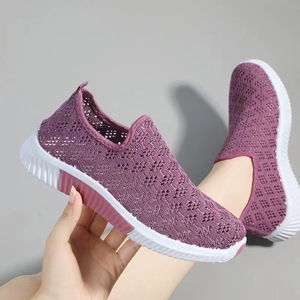 Chaussures de course pour femmes en maille respirante, légères, amortissantes, à enfiler, antidérapantes, décontractées, en tissu, à semelle souple, ajourées, basses et plates - Product Image 3