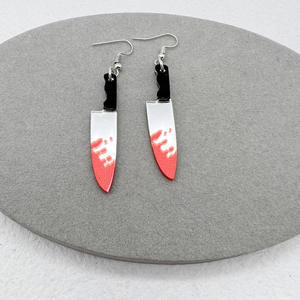 Nouvel arrivage Boucles d'oreilles en acrylique réversibles tachées de sang originales Boucles d'oreilles pendantes personnalisées pour couteau de <span class=keywords><strong>cuisine</strong></span> Cadeaux pour femmes - Product Image 3