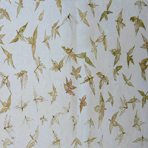 Impressions de feuilles naturelles partout sur le papier, avec des broderies sur les motifs des bords, ce qui le rend élégant et riche, idéal pour emballer des feuilles cadeaux. - Product Image 1