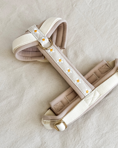 Maßgeschneidertes Haustiergeschirr in Hellbeige mit Goldenen Metallschnallen und Süßer Dekoration mit Gelben Punkten, Hundegeschirr aus Oxford-Mesh-Gewebe - Product Image 2