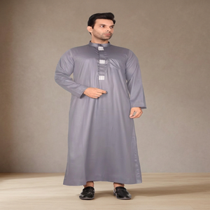 Robe de prière musulmane traditionnelle pour homme, grise, en polyester, à manches longues, col montant, boutonnée sur le devant, longueur au sol, brodée - Product Image 3