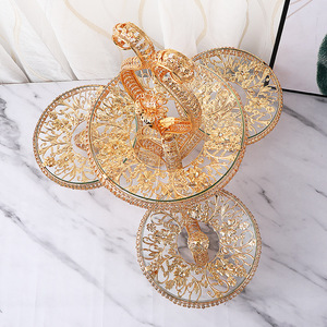 Support de support de Cupcake en cristal royal Offre Spéciale gâteau de mariage de haute qualité décoration de <span class=keywords><strong>fruits</strong></span> <span class=keywords><strong>frais</strong></span> plateau de sculpture dorée plaque plaque de verre - Product Image 3