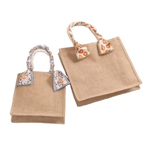 Cchina Manufacturers Natural Shopping Hessian Handbags Jute Gunny Burlap <b>Tote</b> Bags for Personalized Bridesmaid Gift - Product Image 2