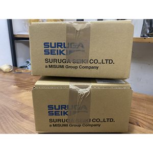 โต๊ะเลื่อนแกน X รุ่น Suruga Seiki B59-60TR พร้อมรางวีกรูฟ ความแม่นยำระดับ N พร้อมรางครอสโรลเลอร์ - Product Image 1