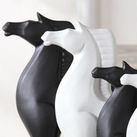 Décoration d'intérieur nordique : Ornements de chevaux en céramique mate pour meubles TV/vitrines à vin, décoration douce, vente en gros