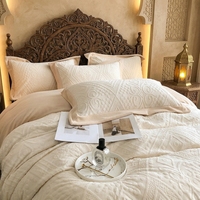 Parure de lit de luxe personnalisée en velours laiteux, motif géométrique islamique sculpté en 3D, 200 GSM, taille King Saoudien, 6 pièces, chaude pour l'hiver, sans perte de poils