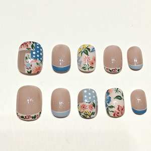 Muhaha Trend Design Brand Push-On Nail Art: Pequeñas Flores Pastorales - Product Image 2
