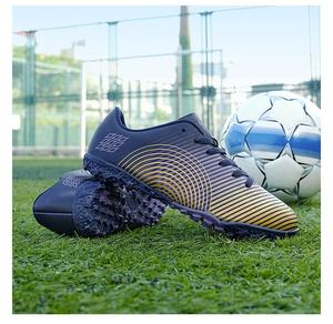Venta al por mayor de fábrica de zapatillas de fútbol de talla grande para adultos y niños, zapatillas de fútbol TF con tacos para competición y entrenamiento de estudiantes. - Product Image 4