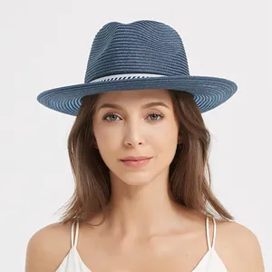 Nouveau chapeau en papier Panama de bonne qualité unisexe léger et élégant au design bleu avec bande en gros-grain noir vente en gros