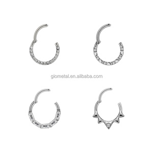 Groothandel <span class=keywords><strong>Astm</strong></span> F136 <span class=keywords><strong>Titanium</strong></span> Piercing Oorbellen Scharnierend Segment <span class=keywords><strong>Ring</strong></span> Top Ends Neus Sieraden Septum Clicker Daith Helix Body Sieraden