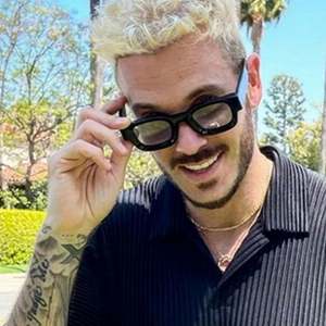 Gafas de Sol Cuadradas Punk con Marco Pequeño en Gris Jelly, Retro y Modernas, con Logotipo Personalizado para Hombre y Mujer - Product Image 4