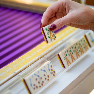 Tuiles de Mahjong Américaines Peintes à la Main Jaune Luxe Paris, 160 Pièces, 3 Couches Acryliques avec Tapis en Néoprène de 33 Pouces, Maison Mahj Tiles - Product Image 3