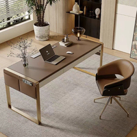 Bureau de bureau convertible de luxe italien de style contemporain, design moderne et minimaliste avec cuir de selle