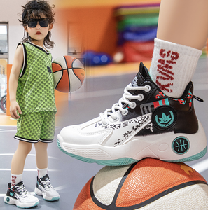 รองเท้าบาสเก็ตบอลเด็กผู้ชายขายส่ง ฤดูร้อน รองเท้ากีฬาหุ้มข้อสูงสำหรับเด็ก ระบายอากาศได้ดี พื้นรองเท้านุ่ม รองเท้าวิ่งเด็กผู้ชาย - Product Image 4