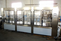 Volledige Automatische Reiniging, Vullen En Afdekken Machine, Drie In Een Pure Vruchtensap Vulmachine