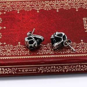 yunnique <b>Stud</b> <b>Earrings</b> Skull Shape Titanium Steel <b>Black</b> And White Bezel Setting Fashion Jewelry For Men And Women - Product Image 3