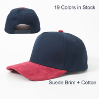 Gorra de béisbol trucker de 5 paneles con visera de ante vegano, ajuste profundo, logotipo bordado personalizado, diseño A-Frame, dos tonos y cierre snapback.