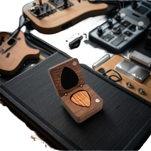 Estuche para Púas de Guitarra de Madera Duradero y Fácil de Transportar, Hecho en China - Product Image 1