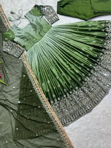 สไตล์บอลลีวูดออกแบบใหม่สวมใส่ดูหนักเย็บปักถักร้อยลําดับชุดทํางานสําหรับสุภาพสตรีและเจ้าสาวอินเดียชุดแต่งงาน - Product Image 4