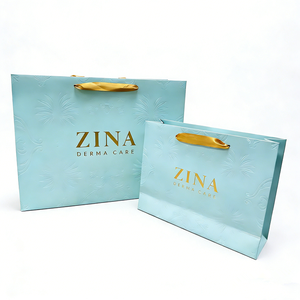 Sacs cadeaux en papier personnalisés avec poignées en satin - Sacs fourre-tout de luxe gaufrés pour les marques de soins de la peau et de beauté - Product Image 5