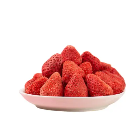 Vente en gros Snack Délicieux Fruit lyophilisé sucré Fraise entière lyophilisée en vrac