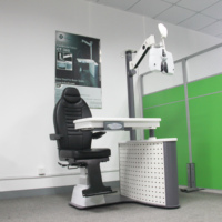 Équipement ophtalmique médical OEM, unité combinée motorisée d'optométrie, chaise et table de réfraction pour examen ophtalmique
