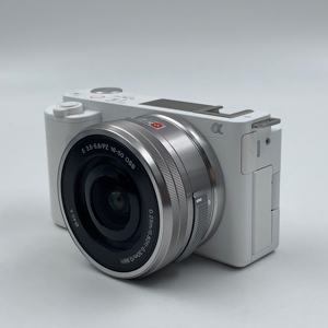 中古のソニーZV-E10、16-50mmレンズ付きミラーレスカメラ、手頃な価格の<span class=keywords><strong>4K</strong></span>コンテンツ制作カメラ - Product Image 1