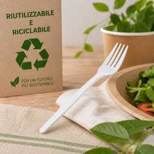 Set di posate in plastica bianca con forchetta, cucchiaio, coltello e tovagliolo per feste ed eventi - Product Image 3