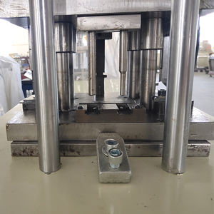 Poinçonneuse de profilés en aluminium <span class=keywords><strong>Machine</strong></span> de poinçonnage de serrures de portes en PVC pour l'aluminium - Product Image 4