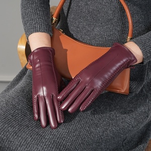 Gants d'hiver chauds en <span class=keywords><strong>cuir</strong></span> d'agneau pour femmes, doublés de polaire, épaissis, compatibles avec les écrans tactiles, adaptés à la conduite et au cyclisme, jacquard, longueur poignet - Product Image 6