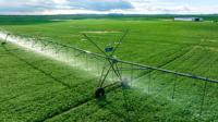 Système d'irrigation agricole à pivot central, économie d'énergie, pompe solaire diesel mobile à remorquage latéral, prix usine, moteur à engrenages