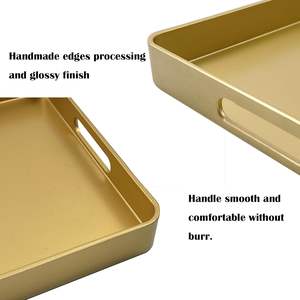 Plateau de service décoratif en métal, parfait pour servir des aliments, des boissons ou des objets décoratifs, construction durable avec surface lisse. - Product Image 2