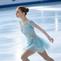 Robe de patinage artistique bleu clair pour enfants et adultes, manches courtes évasées, strass, pour compétition et spectacle de patinage sur glace