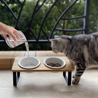 Petite table à manger pour animaux de compagnie à double bol, en bois massif, avec support pour bol de chat arrondi, écologique, étanche IPX5, style classique pour l'alimentation