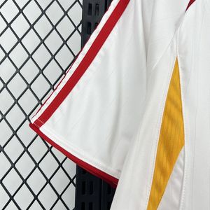 เสื้อฟุตบอลทีมเยือนสเปนปี <span class=keywords><strong>2006</strong></span> แบบย้อนยุค แขนสั้น ระบายอากาศได้ดี รุ่น 1.1 สำหรับฤดูร้อน ขายส่งจากโรงงาน - Product Image 3