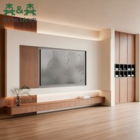 Meuble TV moderne et élégant avec console en bois grainé, éclairage LED intégré et étagères ouvertes