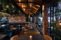 Ensemble table et chaises confortables pour restaurant, mobilier de restaurant moderne, design de banquette, fabrication de comptoirs de bar commerciaux