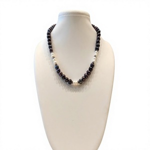 Collier et boucles d'oreilles en perles de laiton de qualité supérieure, chic et élégant, pour femmes, collection pour mariage. - Product Image 2