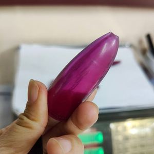 Matière première non coupée rugueuse 65 # corindon synthétique rouge violacé brut pour la fabrication de pierres précieuses en vrac - Product Image 2