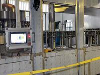 Ligne de production d'eau minérale pure 48000 BPH, projet clé en main avec système de traitement de l'eau, machine d'étiquetage et ligne d'emballage