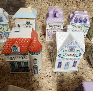 Ensemble de pots à épices en céramique en forme de maison colorée, décoratifs, avec couvercle - Product Image 5