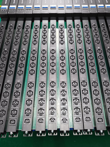 PDU vertical en métal intelligent à surveillance à distance, monophasé/triphasé, 100A, IEC C19 C13, 12 ports, longueur OEM - Product Image 3