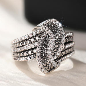 Anello da cocktail geometrico Q473 in argento 925 con pavé di diamanti taglio brillante rotondo, anello di fidanzamento da donna - Product Image 5